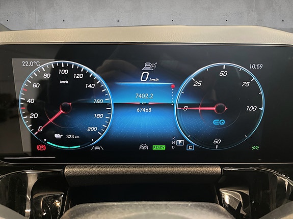 Mercedes-Benz EQA250 10 of 19