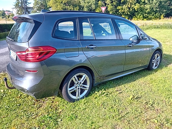 BMW 218i 5 of 18