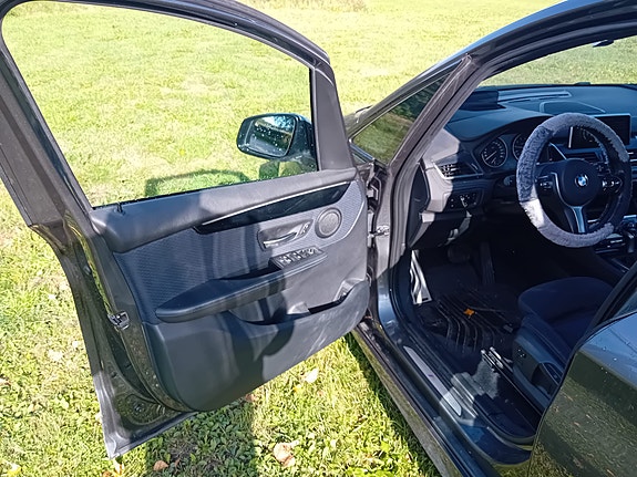 BMW 218i 9 of 18