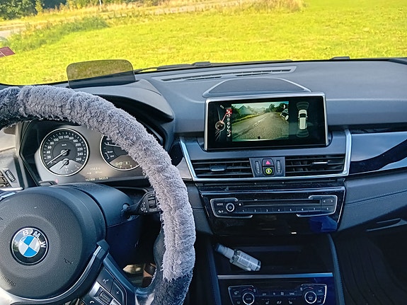 BMW 218i 10 of 18