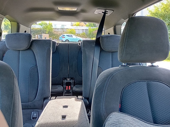 BMW 218i 13 of 18