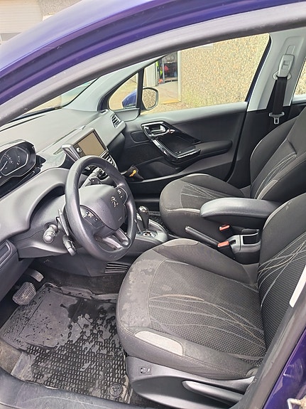 Peugeot 208 13 of 18