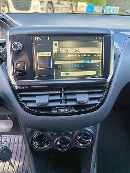 Peugeot 208 5 of 18