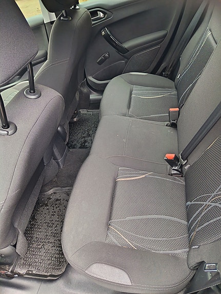 Peugeot 208 14 of 18