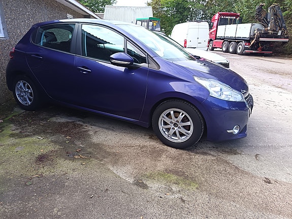 Peugeot 208 4 of 18