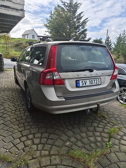 Volvo V70 3 of 6