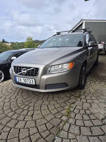 Volvo V70 2 of 6