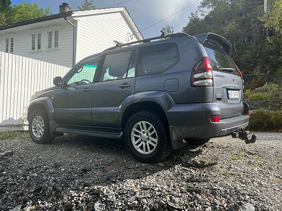Toyota Land Cruiser 3 of 15