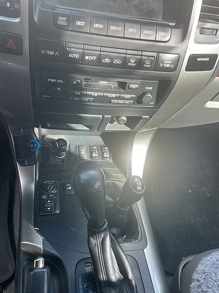 Toyota Land Cruiser 5 of 15