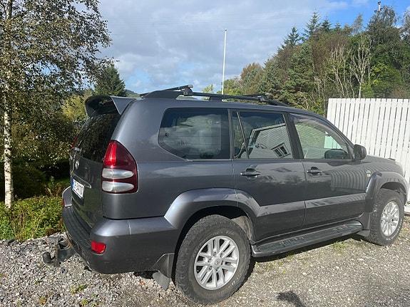 Toyota Land Cruiser 2 of 15