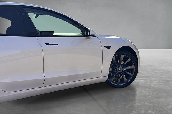 Tesla Model 3 11 of 26