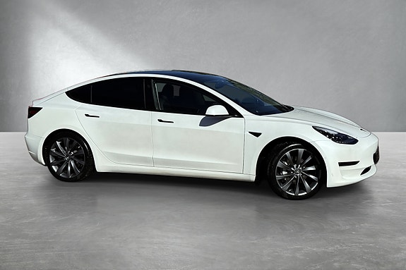 Tesla Model 3 3 of 26