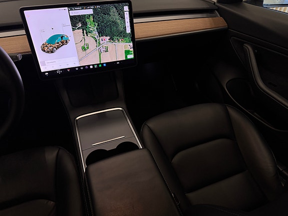 Tesla Model 3 20 of 26