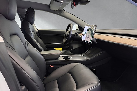 Tesla Model 3 17 of 26