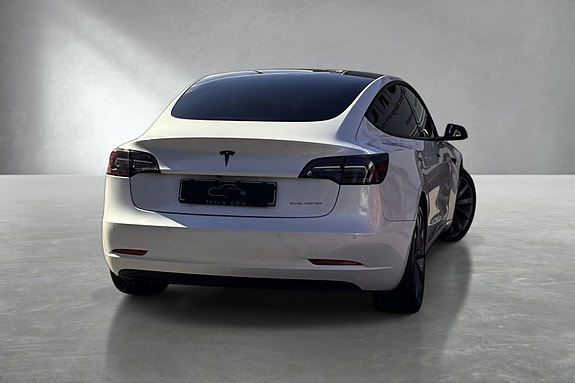 Tesla Model 3 8 of 26