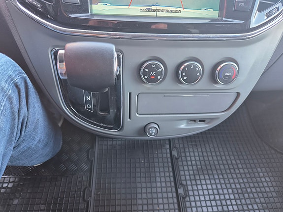 Maxus ev80 12 of 18