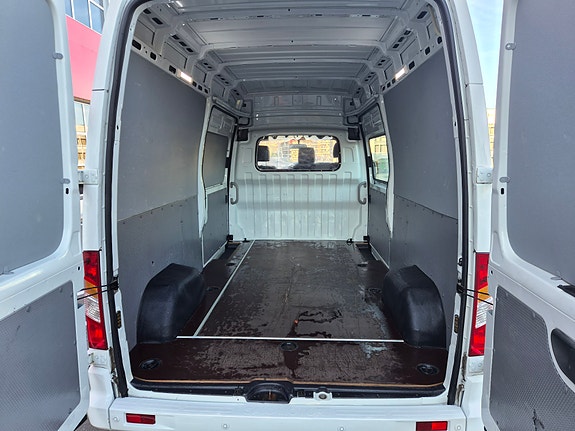 Maxus ev80 14 of 18