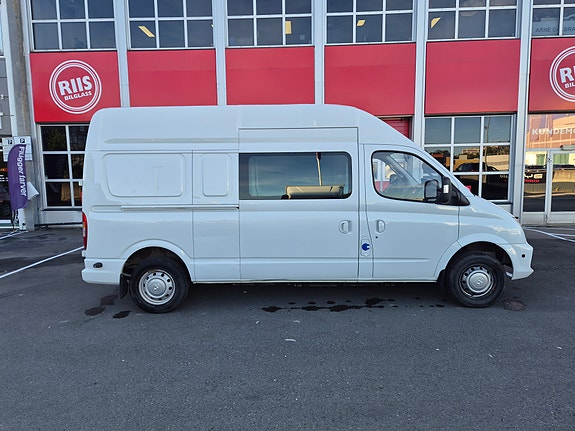 Maxus ev80 7 of 18