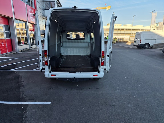 Maxus ev80 17 of 18