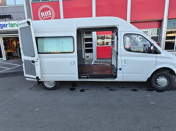 Maxus ev80 16 of 18