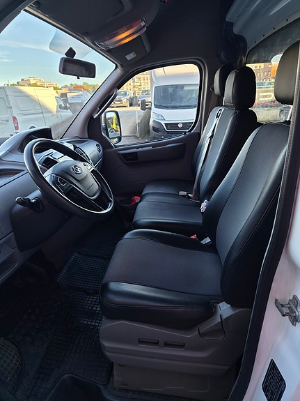 Maxus ev80 11 of 18