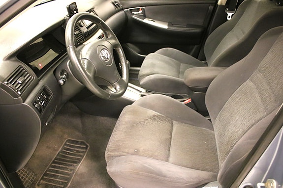 Toyota Corolla 8 of 13