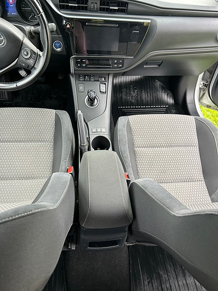 Toyota Auris 12 of 12