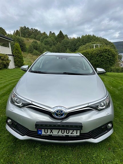 Toyota Auris 2 of 12
