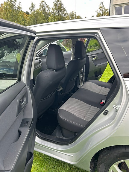 Toyota Auris 6 of 12