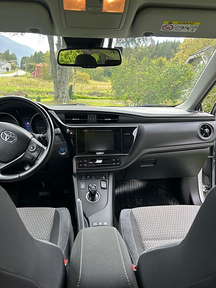 Toyota Auris 9 of 12