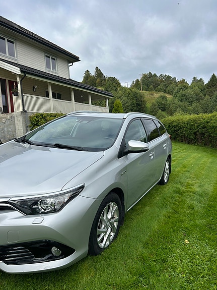 Toyota Auris 3 of 12