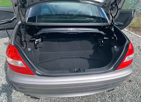 Mercedes-Benz SLK200 9 of 12