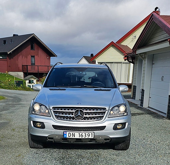 Mercedes-Benz ML280 2 of 16