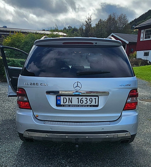 Mercedes-Benz ML280 3 of 16