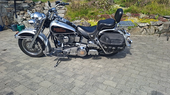 Harley-Davidson FLSTC Heritage Softail Classic 2 of 5