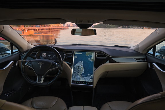 Tesla Model S 13 of 23