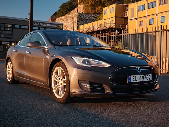 Tesla Model S 8 of 23