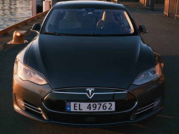 Tesla Model S 2 of 23