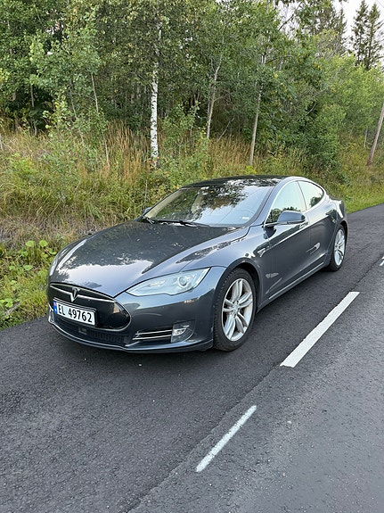 Tesla Model S 21 of 23