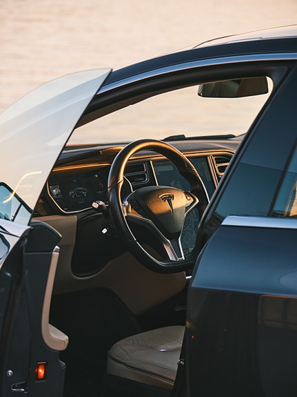 Tesla Model S 10 of 23