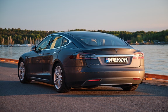 Tesla Model S 4 of 23