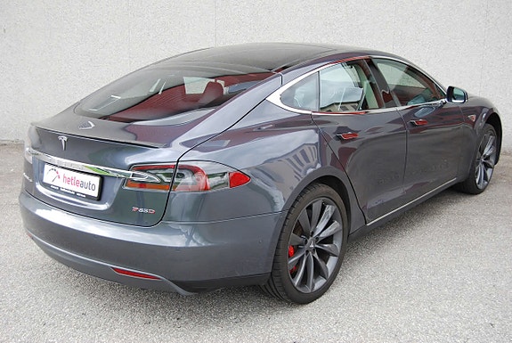 Tesla Model S 4 of 6