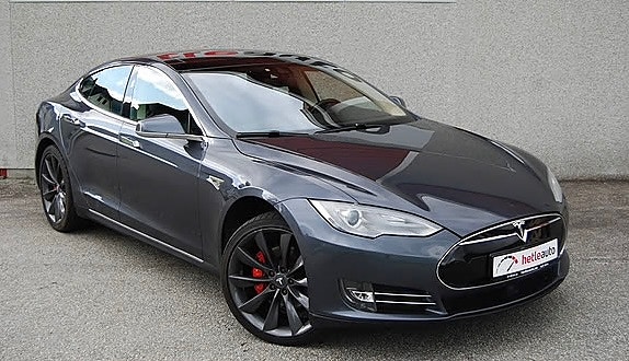 Tesla Model S 2 of 6