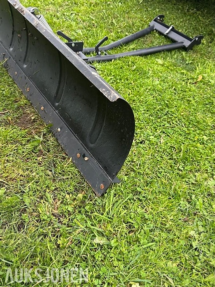 CFMOTO 850 ATV MED HENGER, BRØYTESKJÆR OG SANDSTRØER 12 of 15
