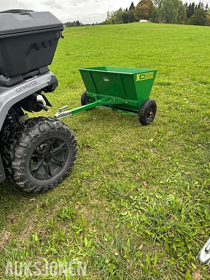 CFMOTO 850 ATV MED HENGER, BRØYTESKJÆR OG SANDSTRØER 10 of 15