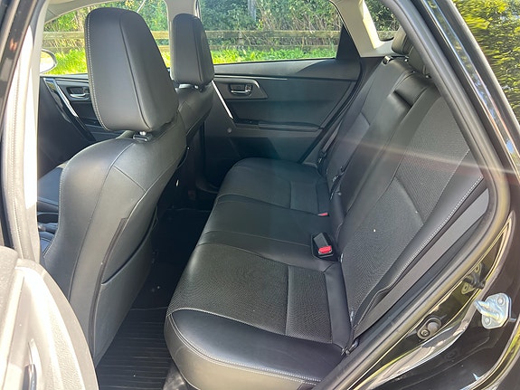 Toyota Auris 13 of 19