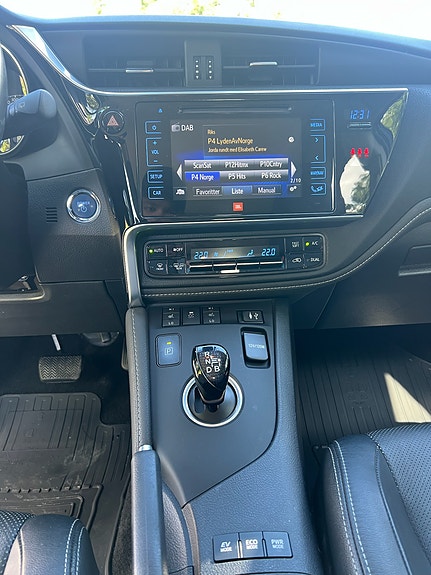Toyota Auris 11 of 19