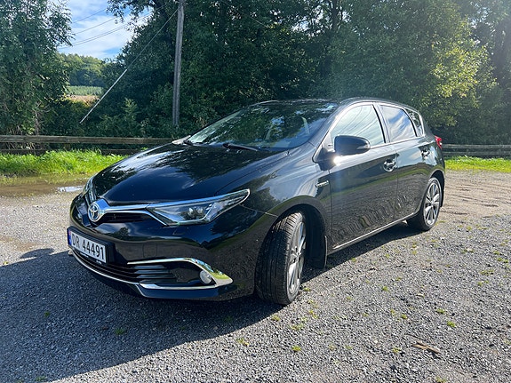 Toyota Auris 2 of 19