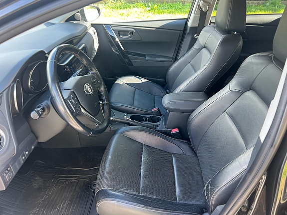 Toyota Auris 8 of 19