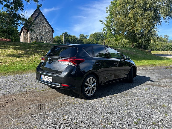 Toyota Auris 6 of 19